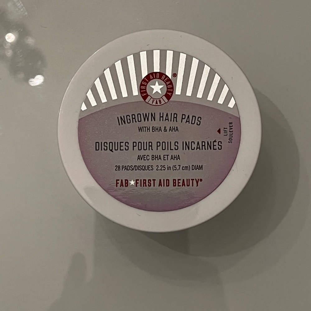 First Aid Beauty “Ingrown Hair Pads” with BHA &AHA 28 Pads - Picture 2 of 3